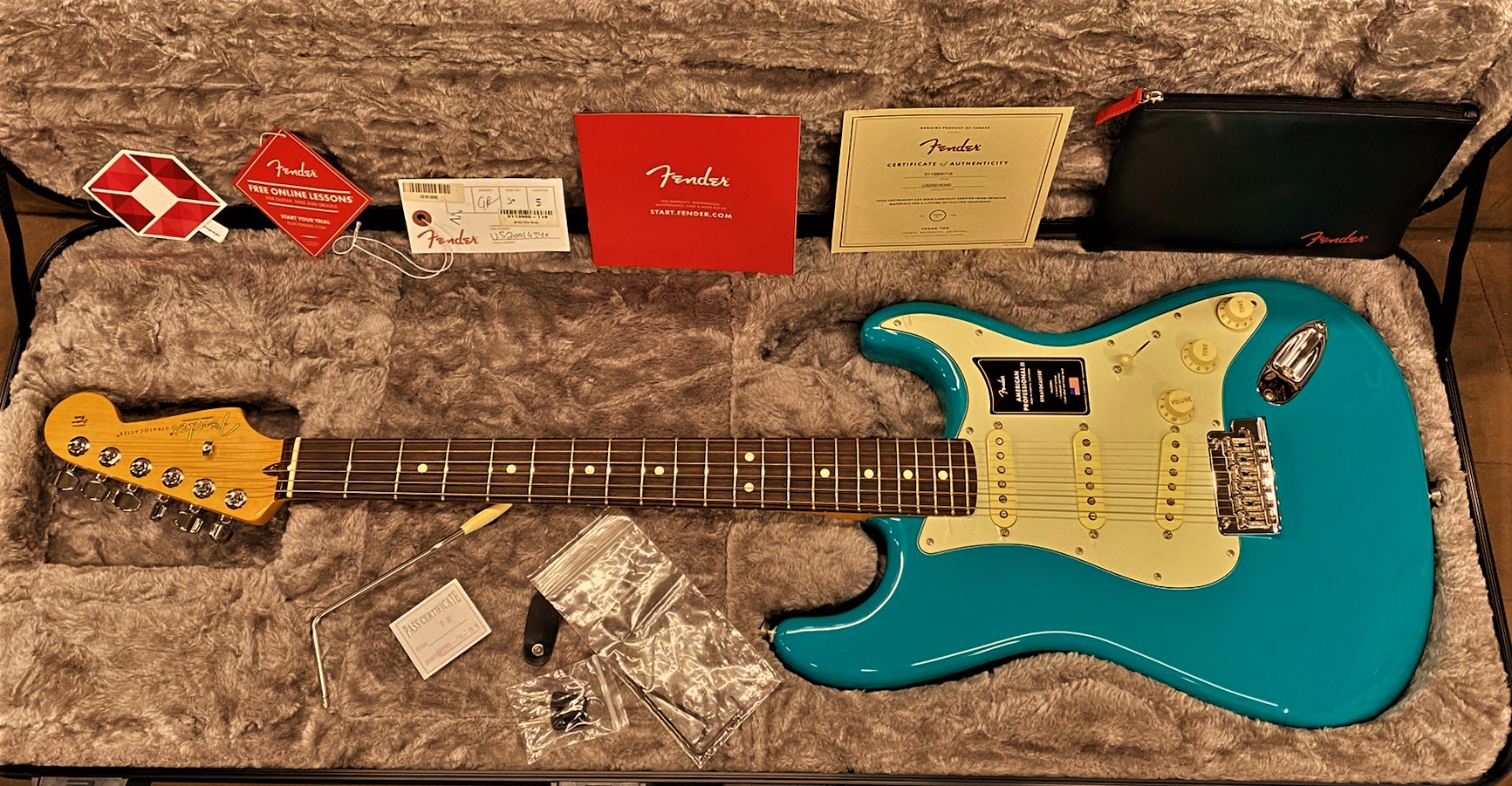 American　Rosewood,　Stratocaster,　【小物プレゼント】　Professional　II　FENDER　Blue　Fender　Miami